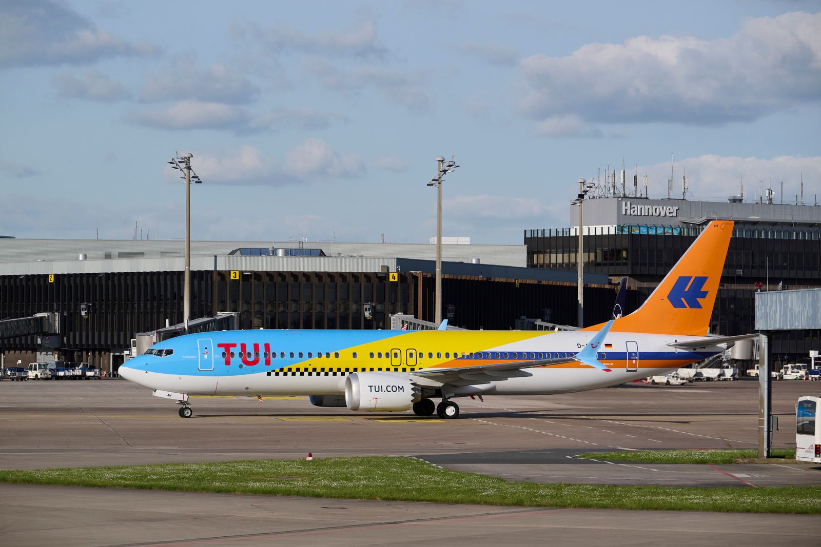 50 Jahre TUI fly: Flugzeug mit besonderer Lackierung