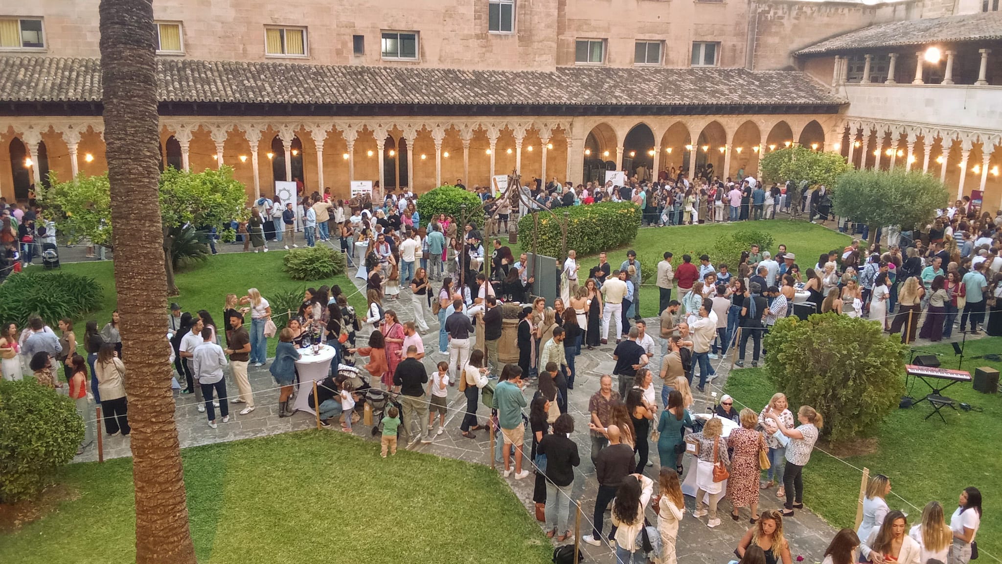 Essenz der DO Binissalem im Claustro de Sant Francesc
