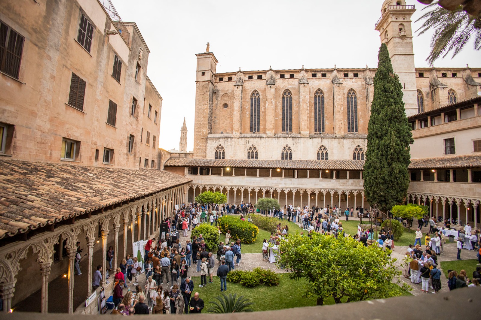 Gastronomie und Musik im Claustre Sant Francesc