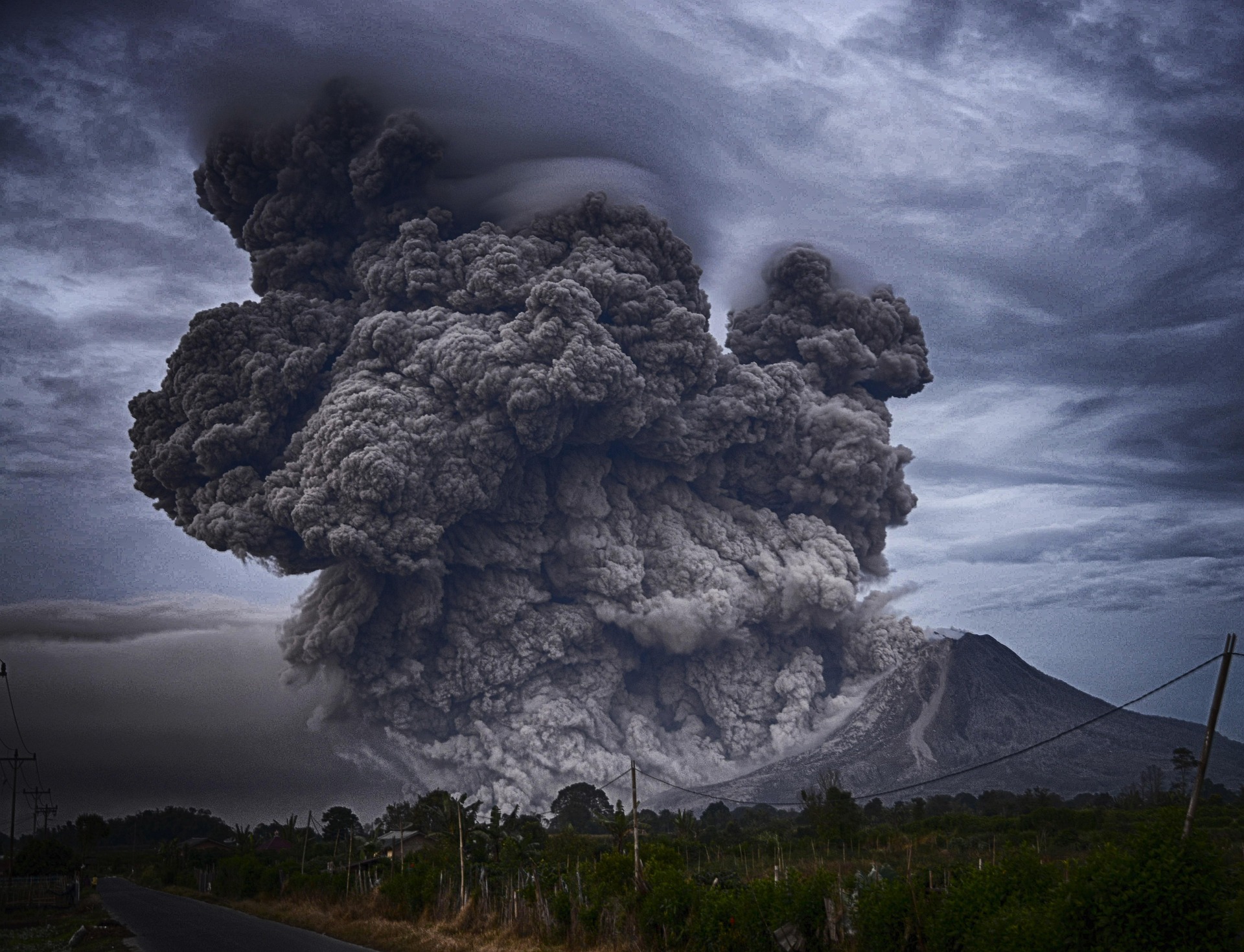Asche, Vulkan, Eruption