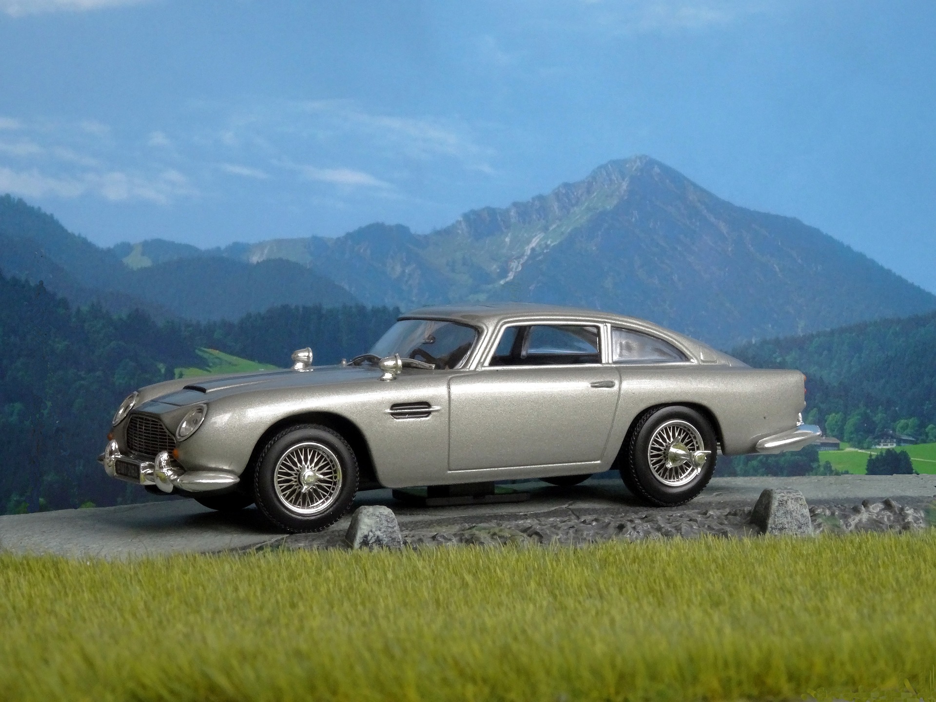 Aston Martin, DB5, James Bond