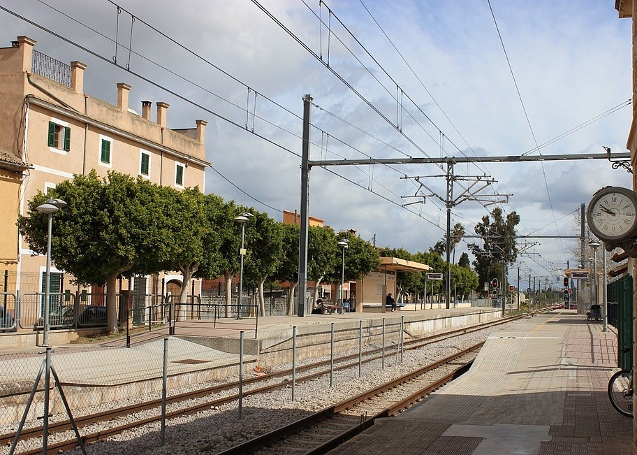 Bahnhof von Santa Maria del Camí
