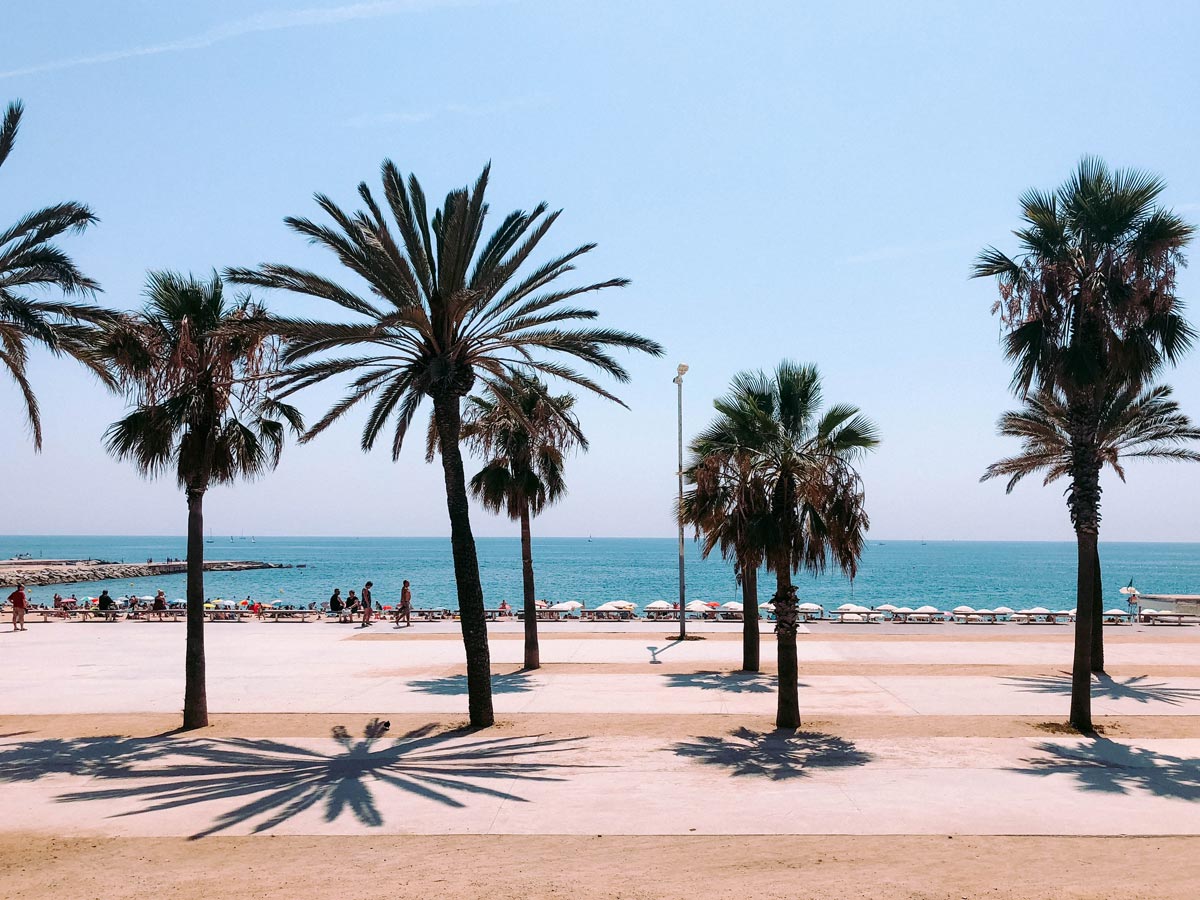 Barceloneta Beach © Lucrezia Carnelos via Unsplash