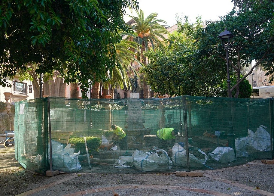 De fontein op het Plaça de la Reina wordt gerenoveerd