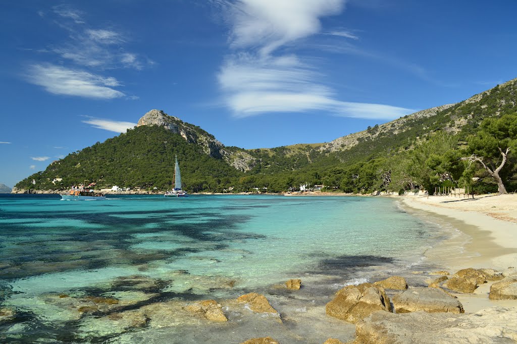 Abriss eines Bootsanlegers in Formentor angeordnet