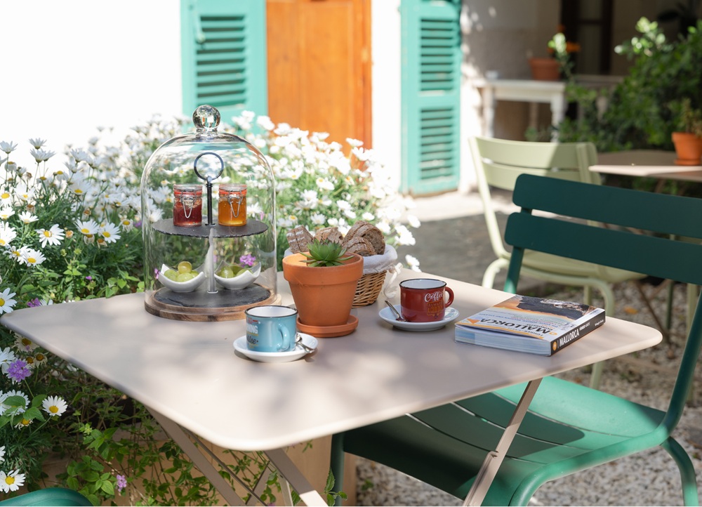 Drei Unterkünfte auf Mallorca für einen entspannten Frühlingsurlaub Can Abril Terrasse