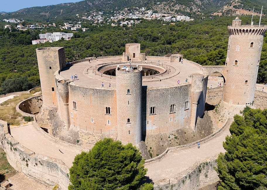 Zugänge zum Castell de Bellver und seinem Waldgebiet