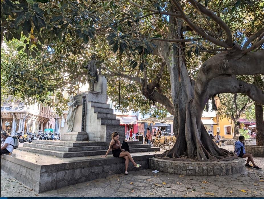 Antoni Maura's monument op Plaça des Mercat moet blijven