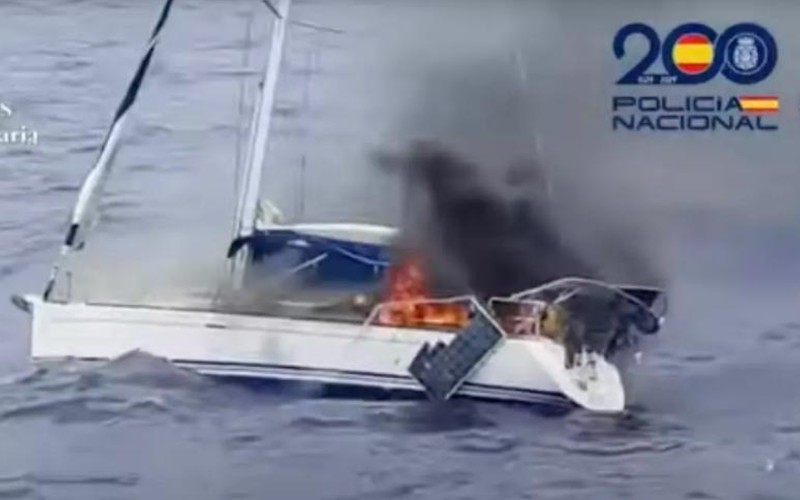 Drogenschmuggler setzt Segelboot in Brand vor den Kanarischen Inseln