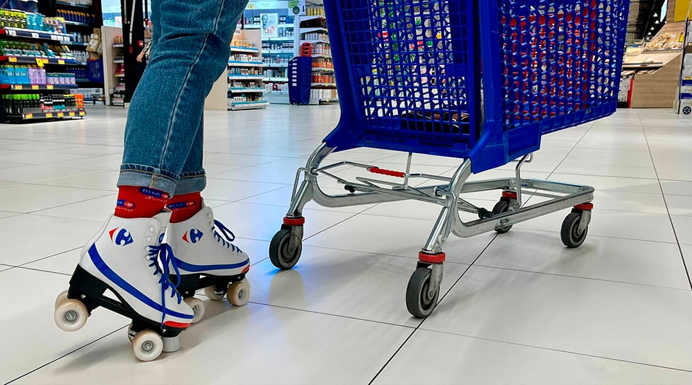 Einkaufen auf Rollschuhen bei Carrefour Einkaufen auf Rollschuhen bei Carrefour