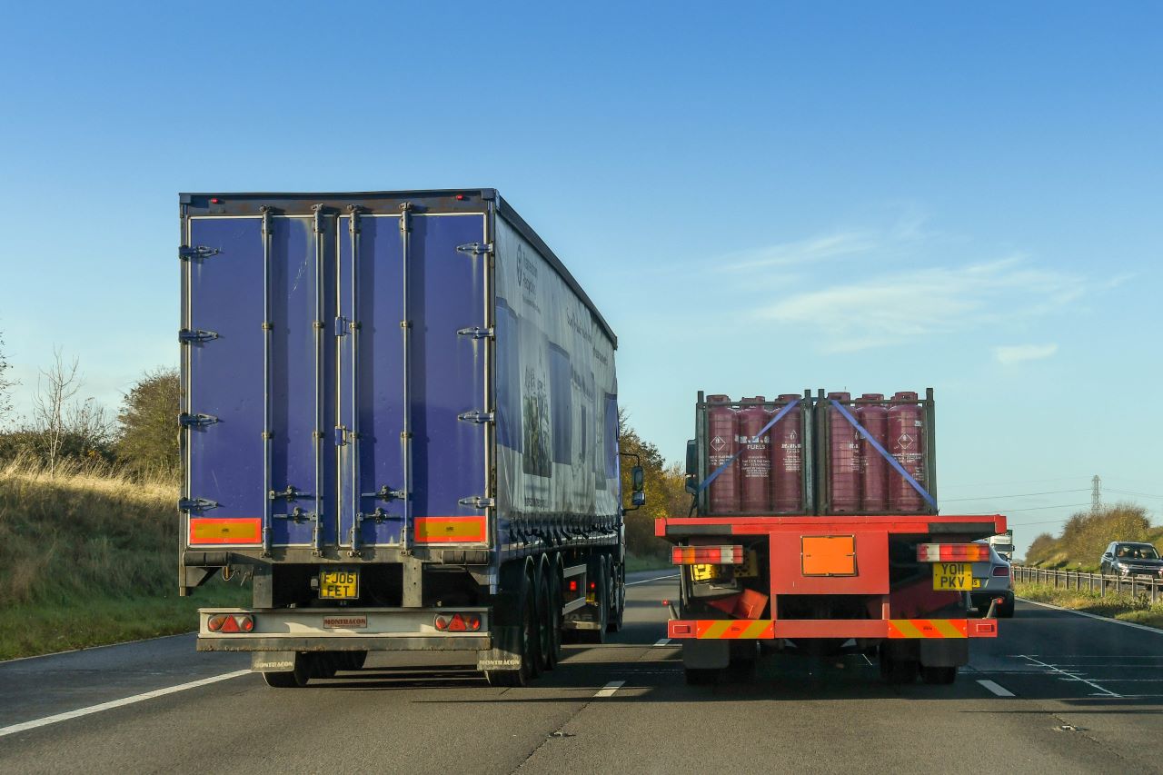 Elefantenrennen LKW Autobahn