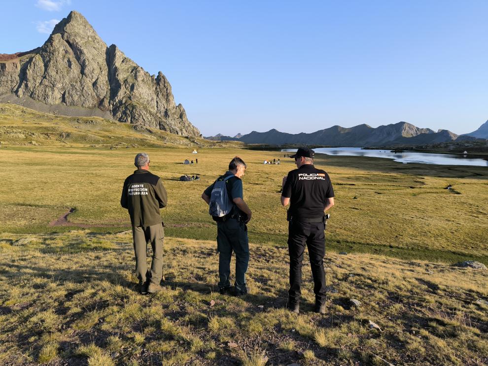Gletschersee am Fuße des Anayet-Massivs