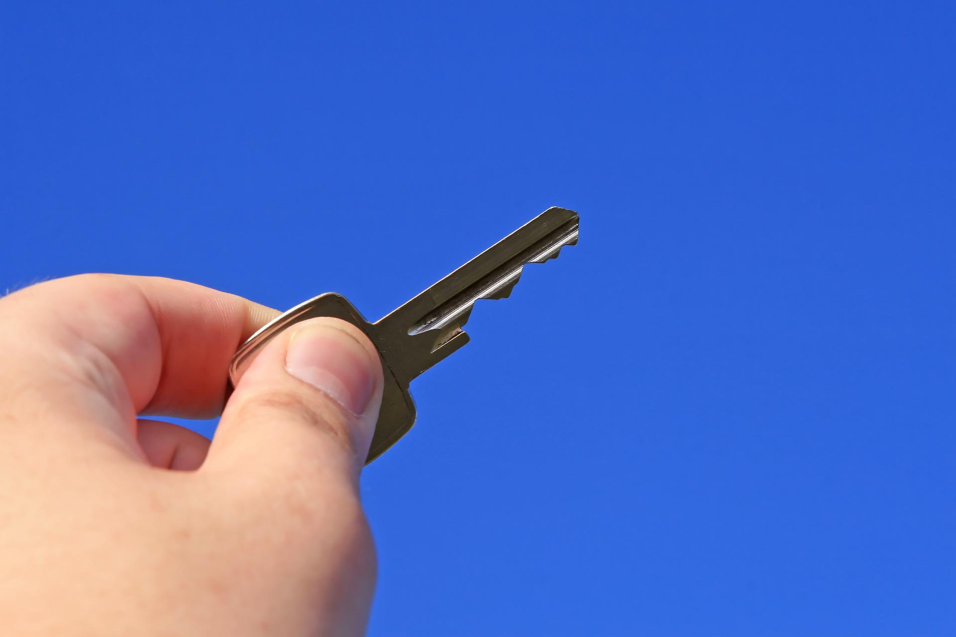 Immobilienmakler Schlüsselübergabe