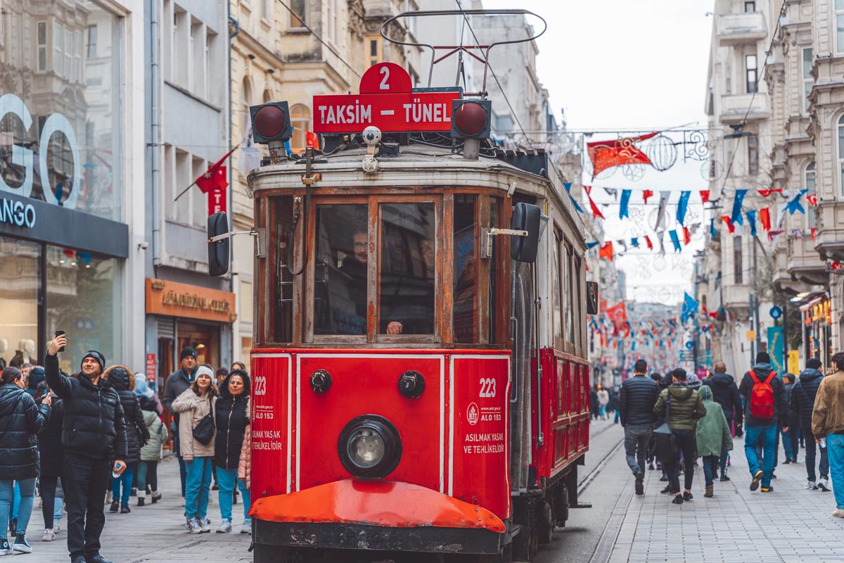Istiklal © Hafizul Hafiz via Unsplash
