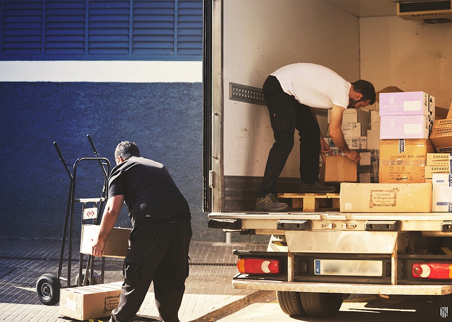 Junge Arbeitnehmer auf Mallorca