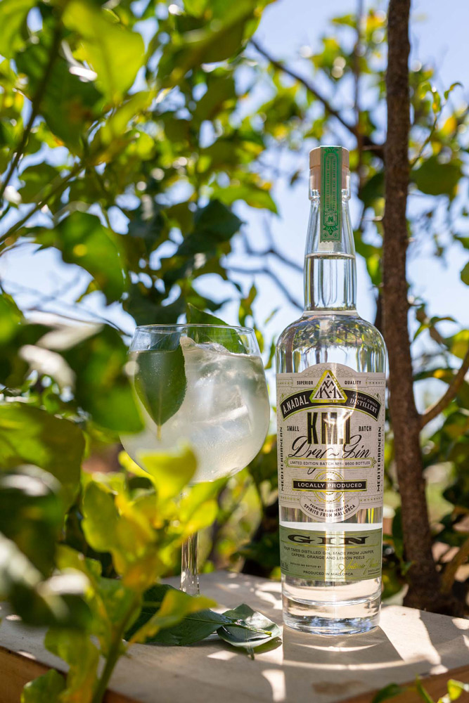 KM.1 - Gin, Wodka und Rum aus Mallorca KM.1 SMALL BATCH DISTILLED DRY GIN