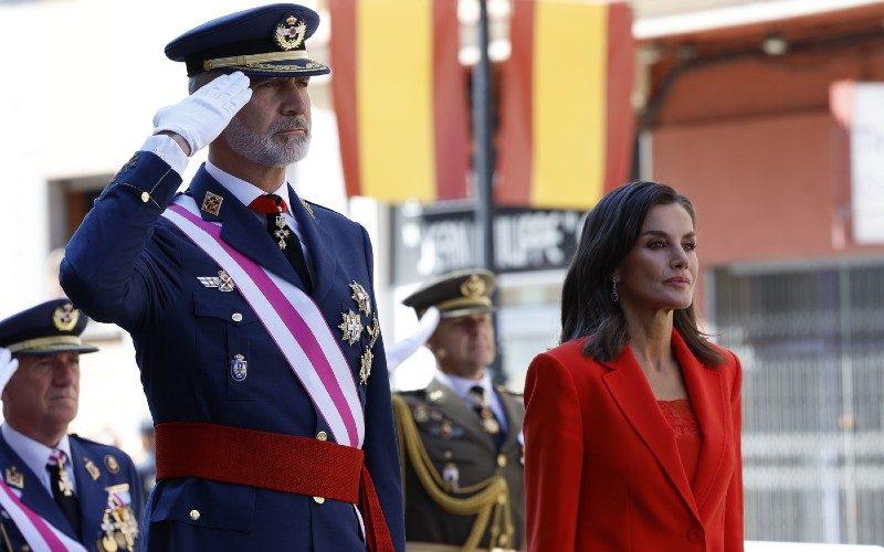König Felipe VI. bei einer maritimen Parade