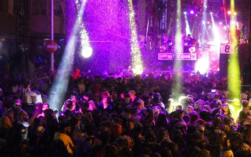 Salou bereitet sich auf Konfettiparty Cós Blanc vor