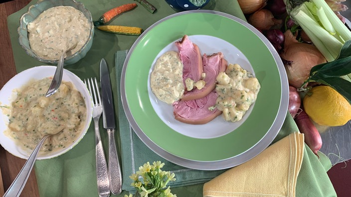 Osterschinken mit Eierkren und Kartoffelsauce