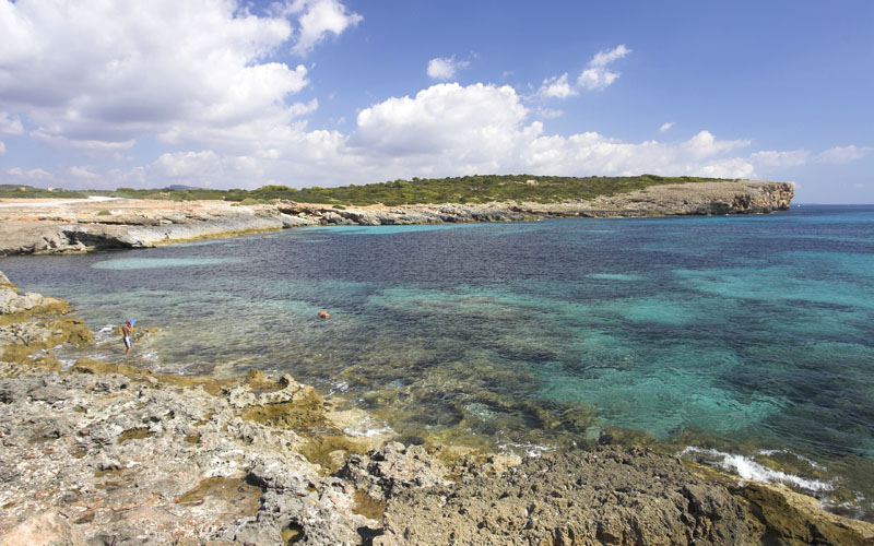 Kraftfahrzeuge überlasten s’Algar de Portocolom