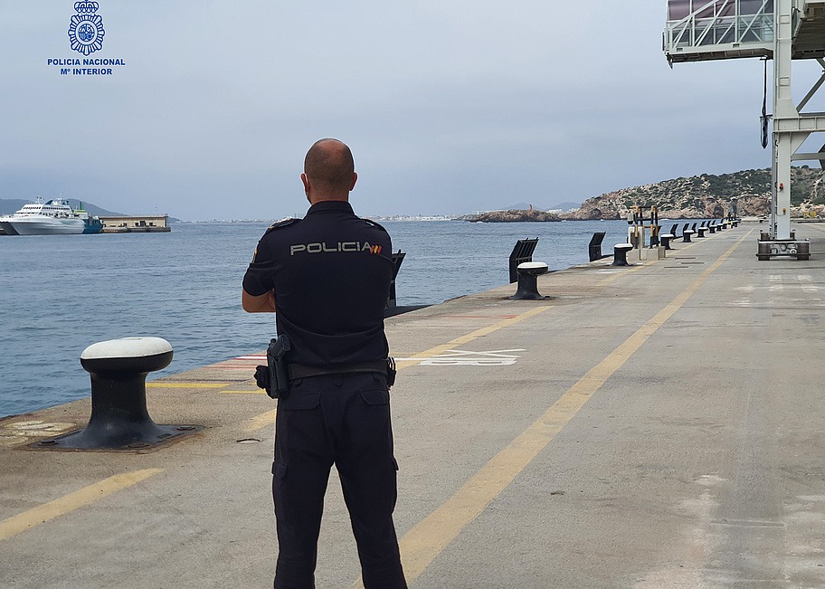 Policía Nacional im Hafen auf Mallorca