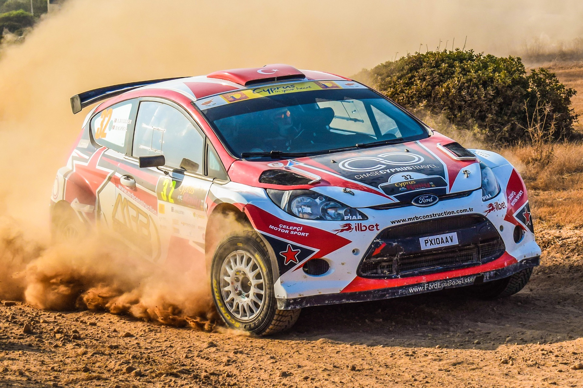 Rallyeauto in einem Wettbewerb