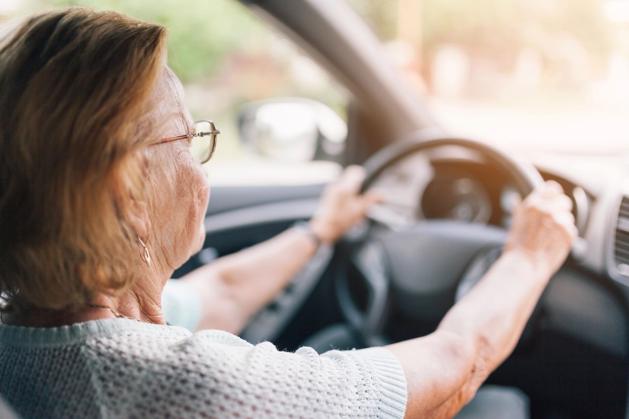 Rentnerin Autofahrer Senior