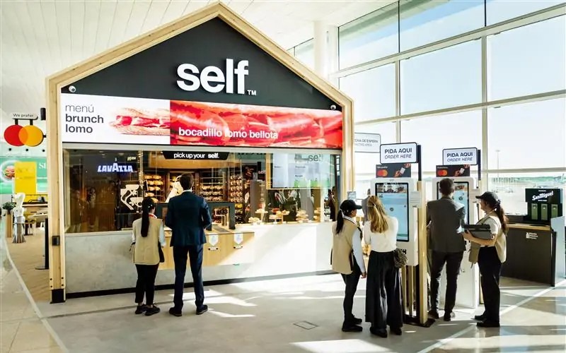 Erstes vollständig KI- und robotergesteuertes Restaurant am Flughafen Barcelona