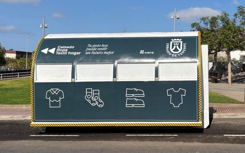 Bekleidungsmarken müssen selbst für ihre Textilabfälle aufkommen Sammlung von Textilien