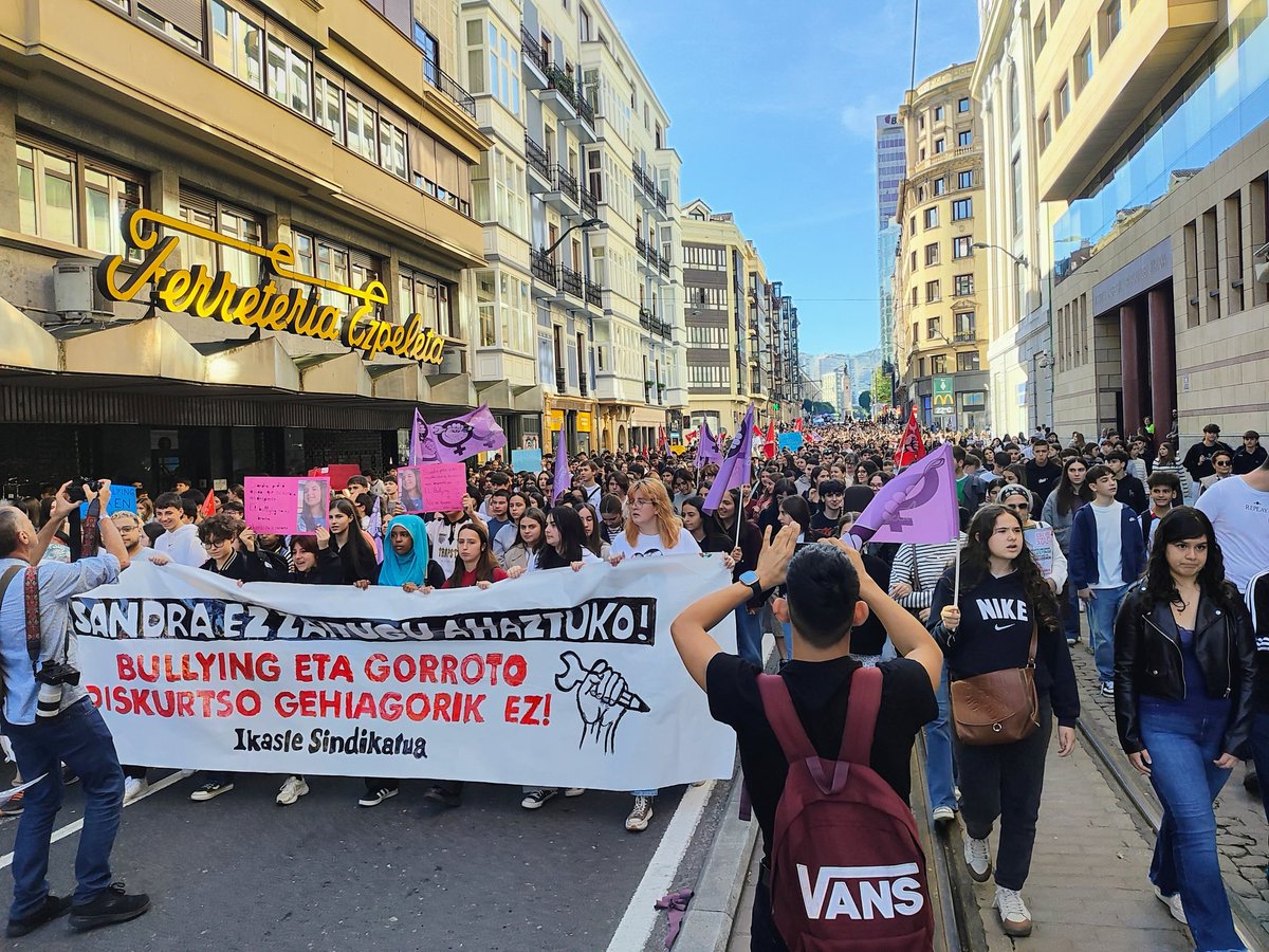 Schüler protestieren gegen Mobbing in der Schule