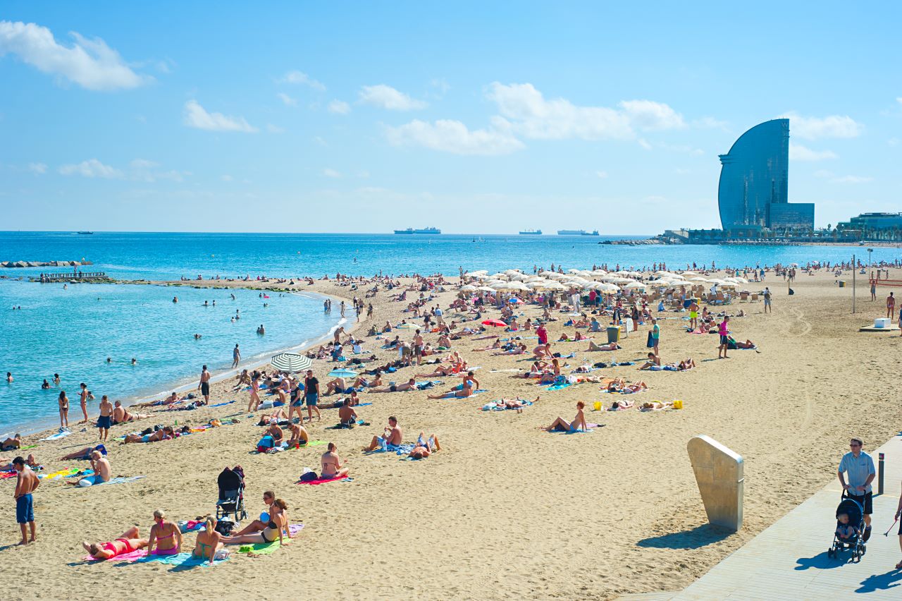 Bier am Strand von Barcelona? Vorsicht vor Geldstrafen!