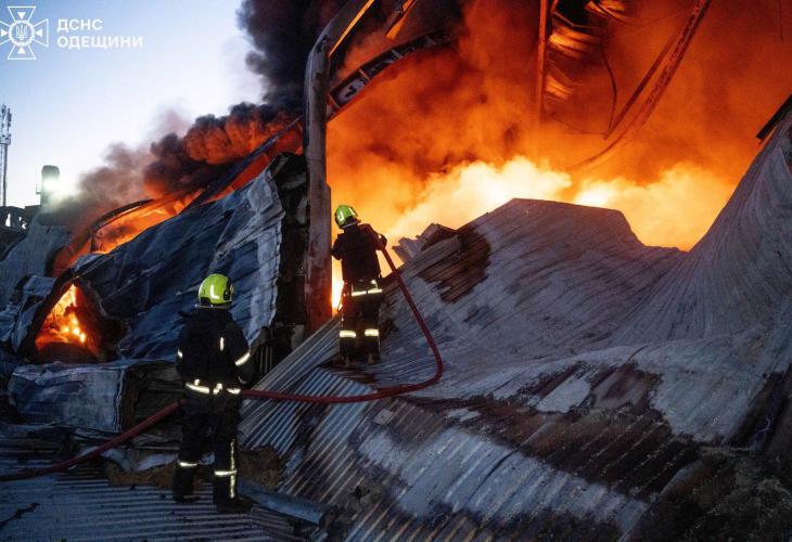 Ukrainische Feuerwehrkräfte eim Einsatz