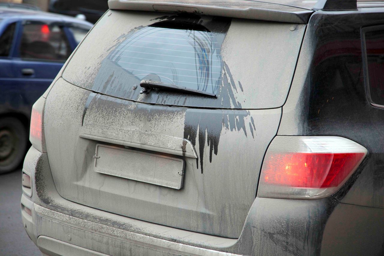 Verschmutztes Auto Schlammregen
