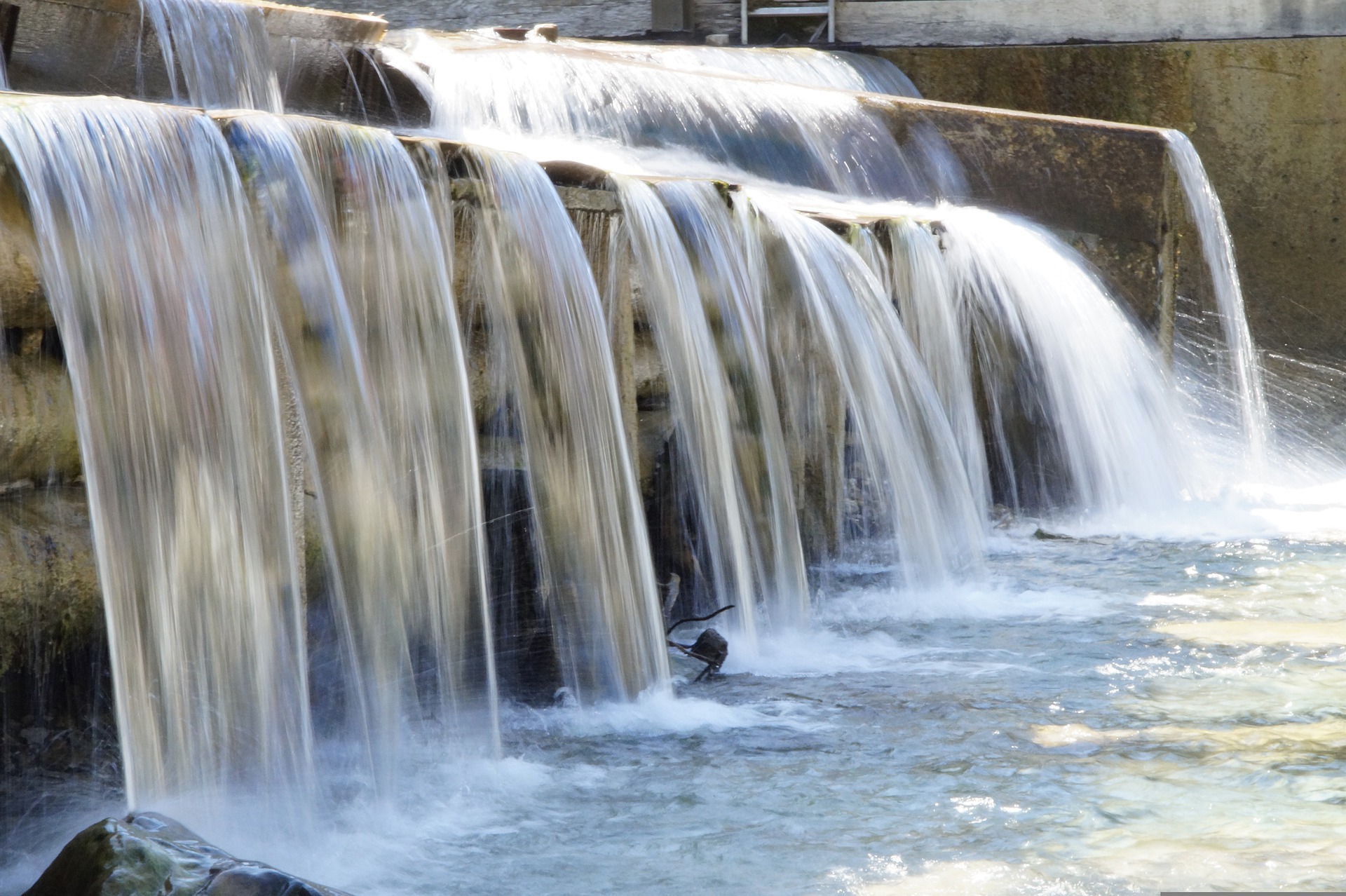 Wasser Fließen Wasserfall Staudamm