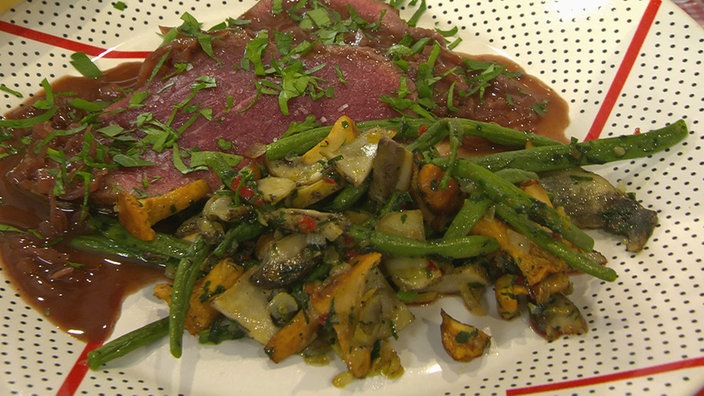 Filetsteak mit Waldpilzen und grünen Böhnchen