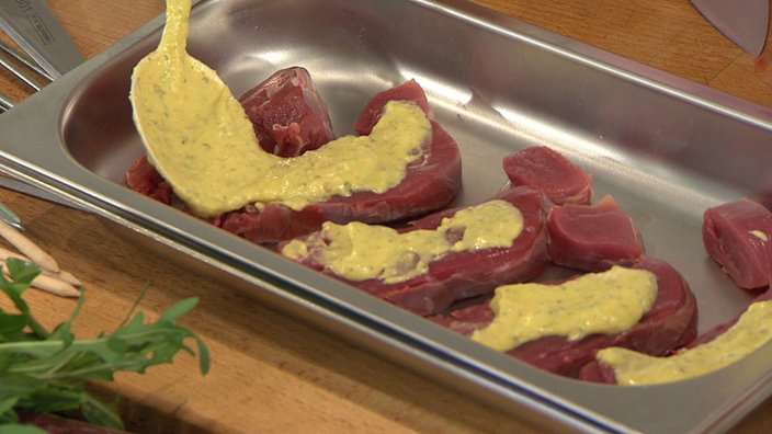Lammspieße und Rehsteaks
