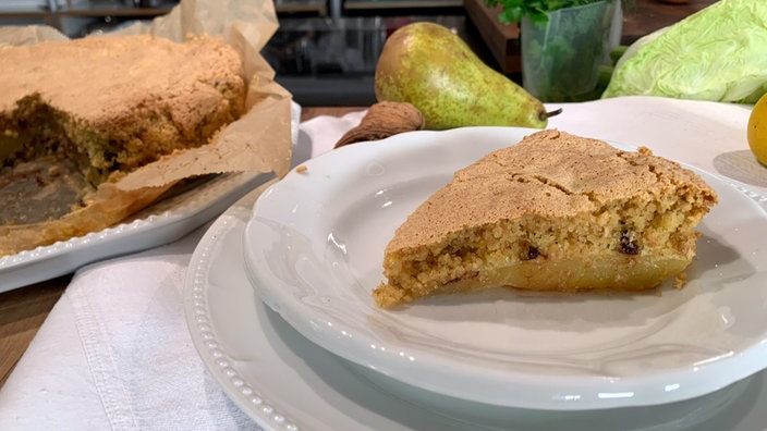 Schoko-Haselnusskuchen mit Birnen
