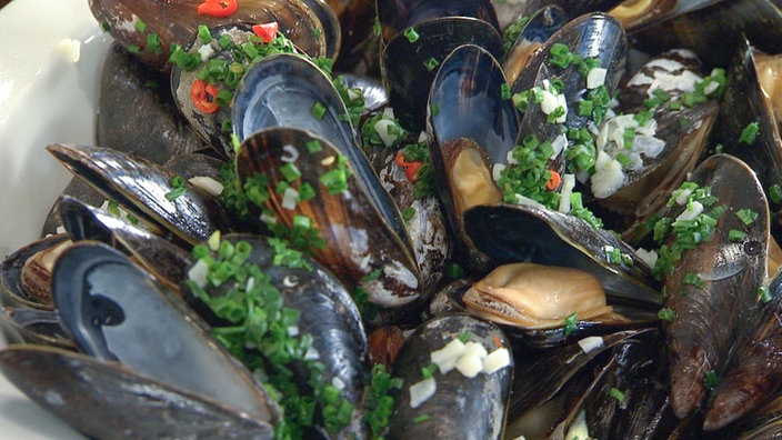 Muscheln im Schnittlauchsud