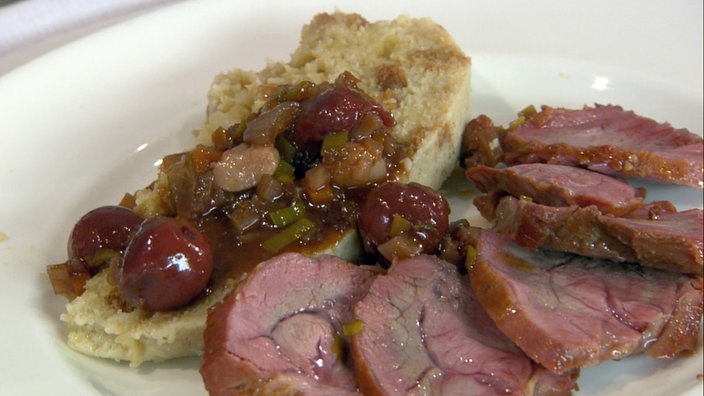 Geschmorte Schweinebacke mit Sauerkirschen