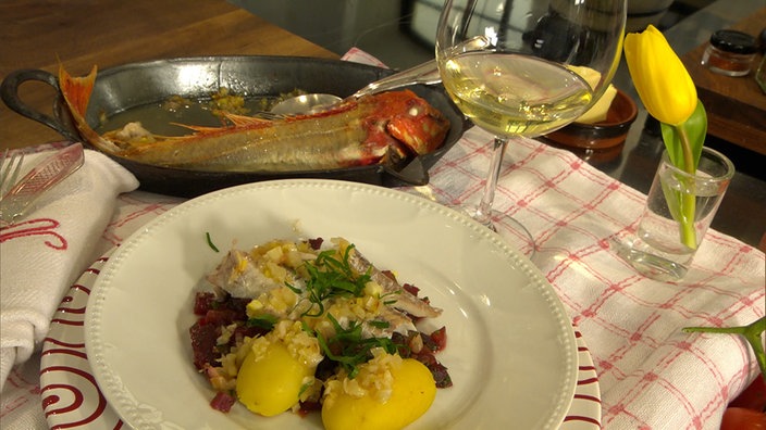 Fisch auf Roter Bete und Gurke