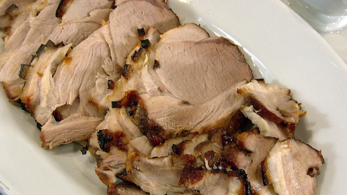 Knuspriger Schweinsbraten mit Krautsalat