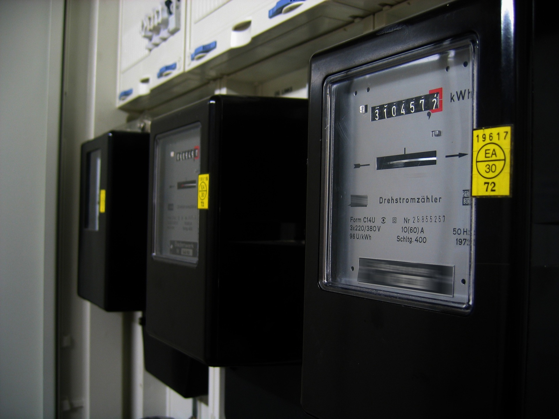 Met elektriciteitsmeter testen tegen toeristische verhuur