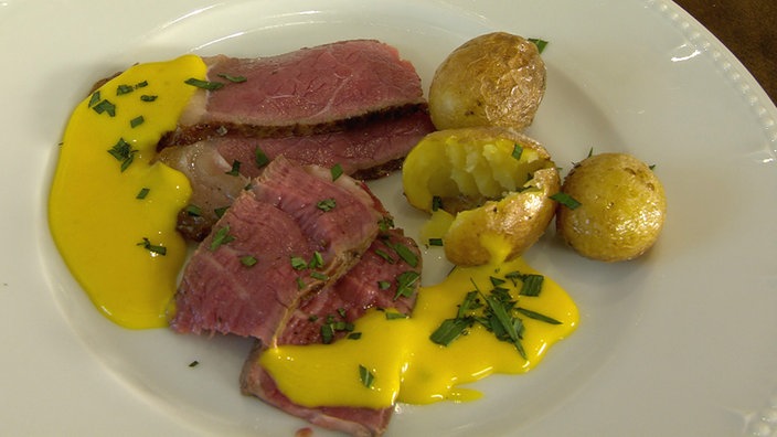 T-Bone-Steak auf Salz gebraten