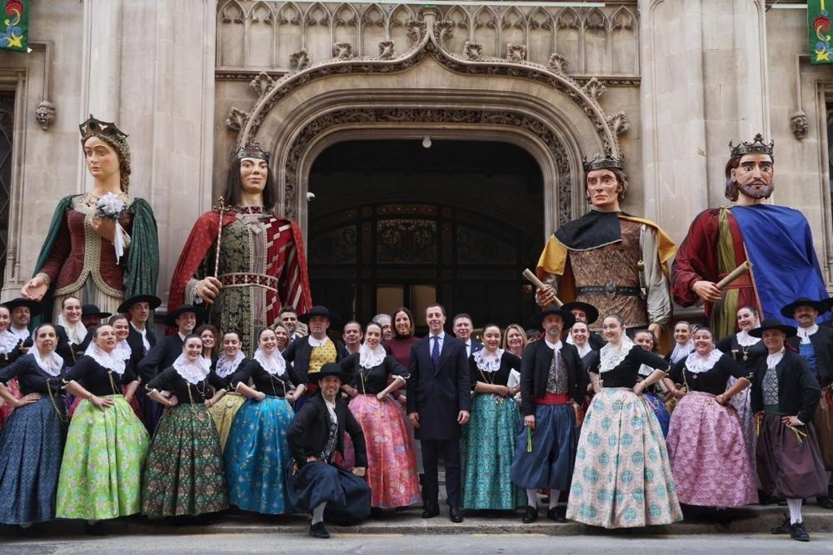 „Gegants” und „Caparrots”